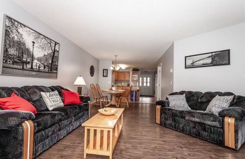 Okanagan-Similkameen Condo | Waterfront ground floor condo with pool