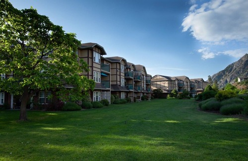 Okanagan-Similkameen Condo | Waterfront ground floor condo with pool