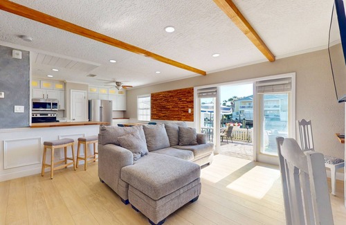 St. Petersburg Condo | Waterfront Ground Floor Condo with Private Patio