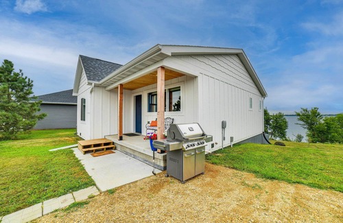 Hamlin County House | Waterfront Home in Lake Norden w/Dock & Ramp!