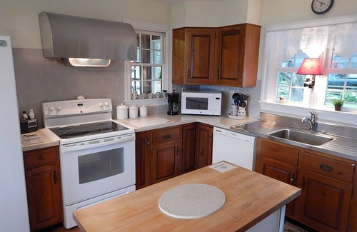 Chester House | Waterfront Home On 3 Acres. Fish,crab, & kayak from the pier + great sunsets!