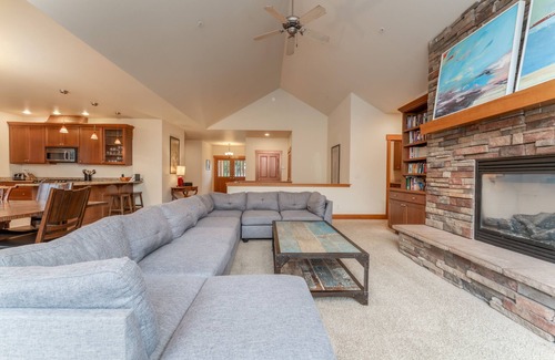 Orondo House | Waterfront Home, Pool, Hot Tub. Minutes to Chelan!
