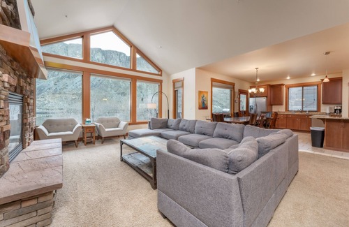 Orondo House | Waterfront Home, Pool, Hot Tub. Minutes to Chelan!