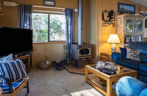 Lopez Island House | Waterfront home with beach access & great location for exploring north Island
