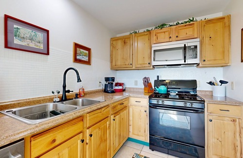Rockland Cottage | Waterfront home with ocean views, beach access, AC & washer/dryer - dog-friendly