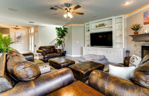 Walden on Lake Conroe House | Waterfront Lake Conroe Home with Pool Access!