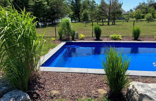 Dunnville Cottage | Waterfront Lake Erie near Niagara Wine Region