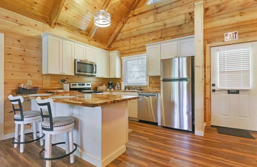 Six Mile Cabin | Waterfront Lake Keowee Chalet