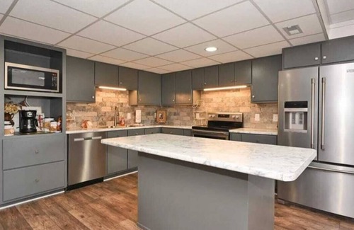 Cullman House | Waterfront Lakehome minutes to I-65 PRIVATE BOAT LAUNCH! ZERO steps to the water