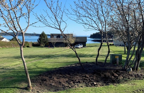 Lopez Island House | Waterfront Lopez Island home on sun-filled, low-bank property - 3 bedrm, 2 bath