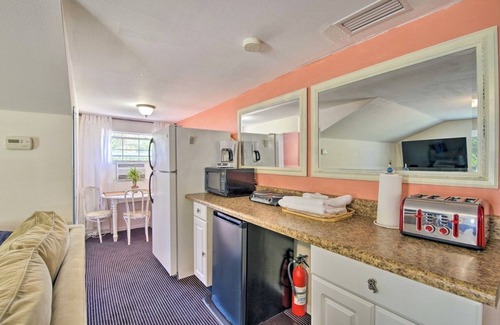 Tropic Villa | Waterfront Oasis, DOLPHINS, Deep Water Dock, Tiki Bar, Ocean Boating, Live Music