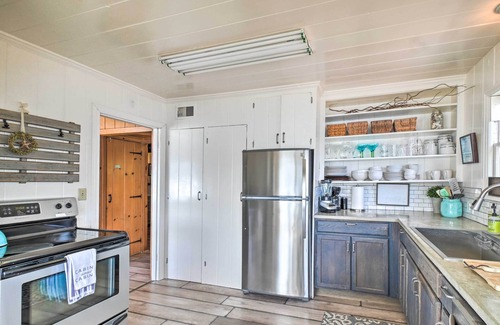 Olympia Cabin | Waterfront Olympia Home w/Private Beach & Kayaks!