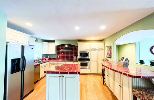 Traverse City House | Waterfront on West Bay. 15 min to Traverse. Fire pit, gas grill, Sauna, AC