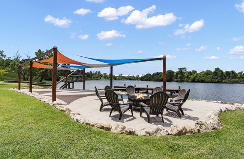 Barrett House | Waterfront Private beach, Boat launch & Dock on San Jacinto River