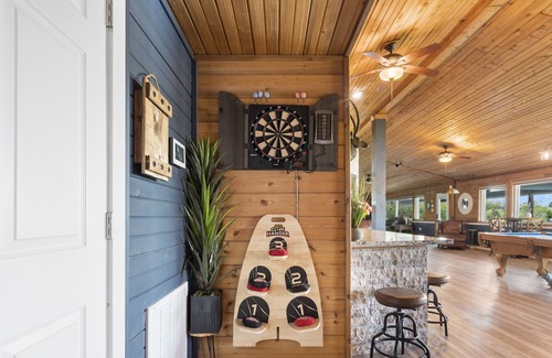 Barrett House | Waterfront Private beach, Boat launch & Dock on San Jacinto River