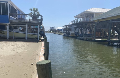 Grand Isle RV Rental | Waterfront RV Lot in upscale neighborhood, water, electric, sewage provided