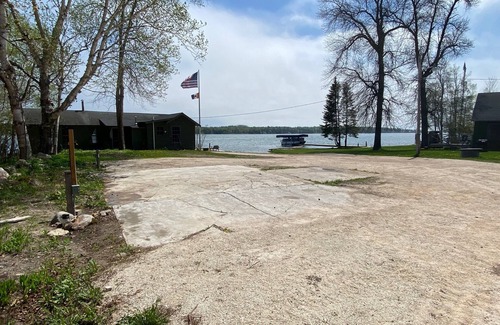 Barbeau RV Rental | Waterfront RV site A Full Hook-up with Dock