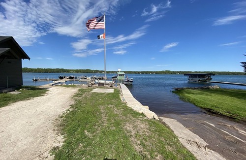 Barbeau RV Rental | Waterfront RV site A Full Hook-up with Dock