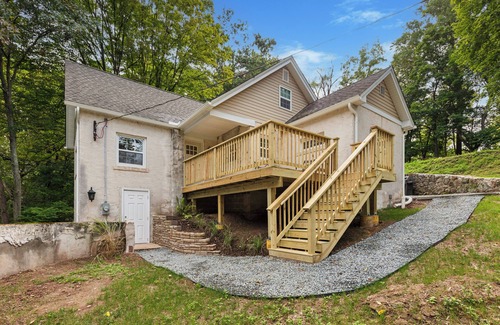 Earlville House | Waterfront & Serene w/King Bed
