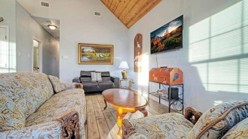 Flour Bluff House | Waterfront Shared Pool w Bay Views Boat Dock Oscars Lodge by AvantStay