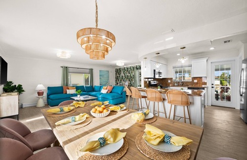 Marco Island Villa | Waterfront, Spa, Kayaks, Sauna, Heated Pool, Arcade, Mini Golf, Fire Pit, Bikes