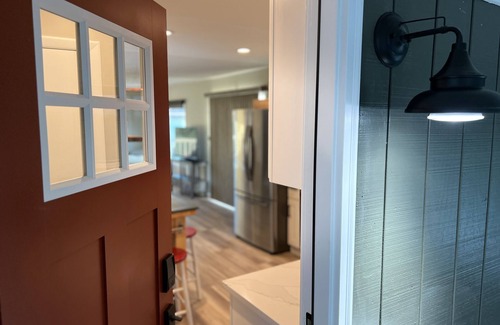 Quincy House | Waterfront, Stunning Views, Private Beach, and Close To Concerts