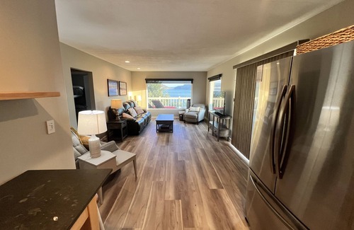 Quincy House | Waterfront, Stunning Views, Private Beach, and Close To Concerts