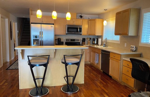 Sunland Estates House | Waterfront Sunland Home - Minutes from the Gorge Amphitheatre and Cave B Winery.