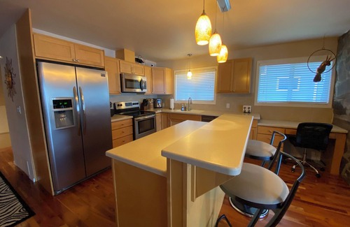 Sunland Estates House | Waterfront Sunland Home - Minutes from the Gorge Amphitheatre and Cave B Winery.