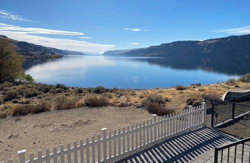Sunland Estates House | Waterfront Sunland Home - Minutes from the Gorge Amphitheatre and Cave B Winery.