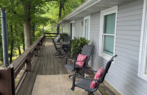 Goreville House | WATERFRONT Vacation! {3 bed 2 bath. Sleeps 13}