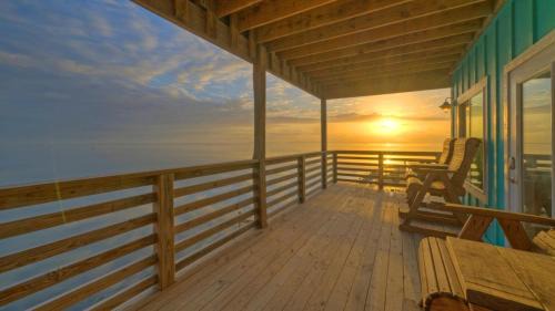 Flour Bluff House | Waterfront w Bay Views Shared Pool Boat Dock Marlin Madness by AvantStay
