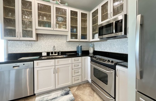 White Sands First Condo | Waterfront- Walk to the Beach- Private Balcony- Sleeps 2