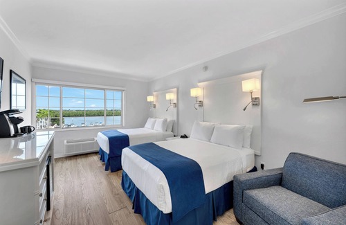Redevelopment Area Resort | Waterfront Wonder: Cozy Retreat near Naples Pier! 3 Accommodations w/Bay View!
