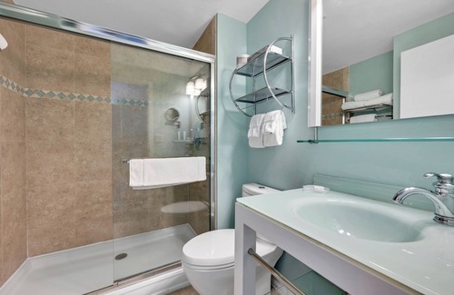 Redevelopment Area Resort | Waterfront Wonder: Cozy Retreat near Naples Pier! 3 Accommodations w/Bay View!