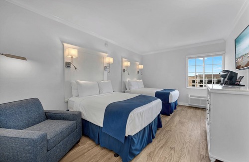 Redevelopment Area Resort | Waterfront Wonder: Cozy Retreat near Naples Pier! 3 Accommodations w/Bay View!