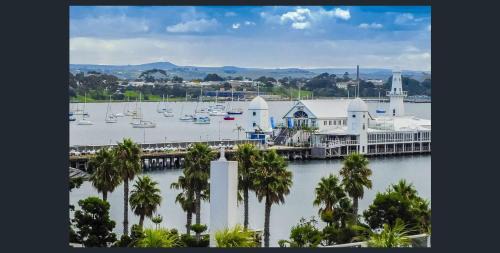 Geelong Apartment | Waterfront (Yarra St) by Gold Star Stays