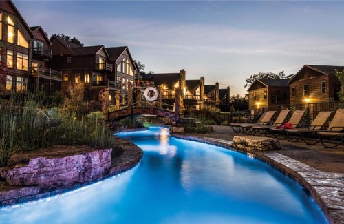 Indian Point House | WaterMill Cove Resort 8Bed Lakefront Lodge 2 miles to SDC HUGE POOL