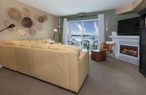 Lincoln City House | Waters Edge 304