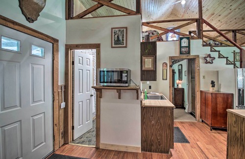 Taswell Cabin | Waters Edge Retreat w/Deck on Patoka Lake!