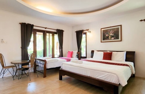 Pranburi Hotel | Waterside Resort