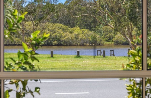 Pottsville House | Waterside Retreat Pottsville - Pet Friendly