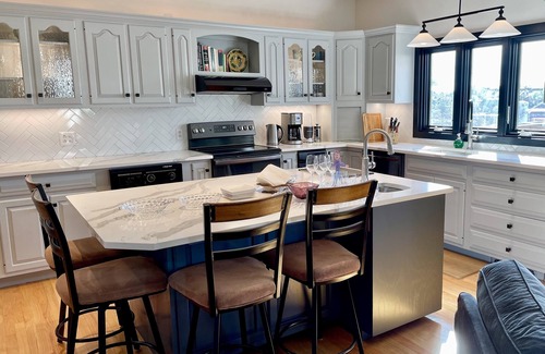 Gloucester House | WaterViews Overlooking Gloucester Inner Harbor/Sunroom/Deck/Walk to Town/AC