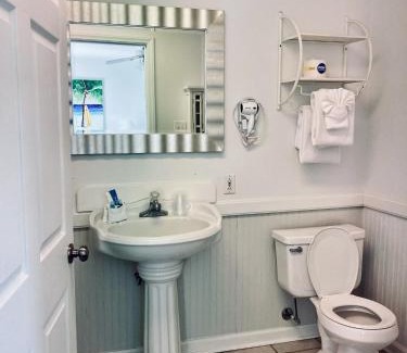 Cedar Point Hotel | Waterway Inn