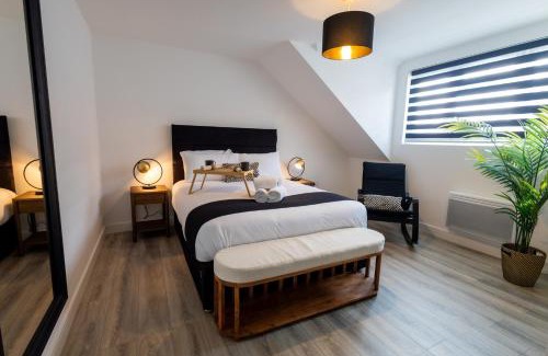 Watford Apartment | Watford Quality 3-bedroom Flat