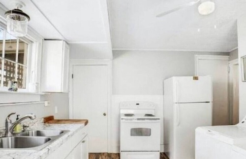 Watkins Glen House | WATKINS 3 BED 3 BATH · Walk to Parks & R · Walk to Parks & Restaurants!