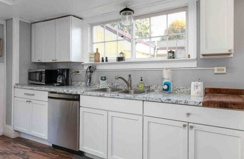 Watkins Glen House | WATKINS 3 BED 3 BATH · Walk to Parks & R · Walk to Parks & Restaurants!