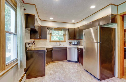 Watkins Glen House | Watkins Glen Home w/Hot Tub ~ 3 Mi to Raceway!