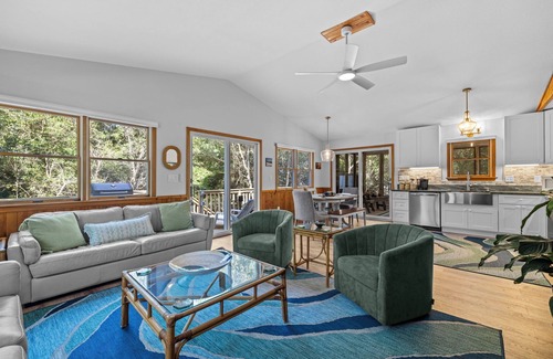 Southern Shores Cottage | Wave Call, in Southern Shores, beckons you to this luxurious cottage!