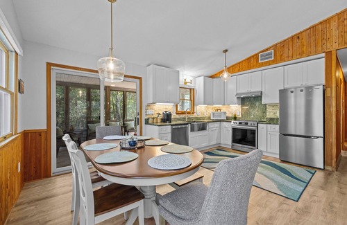 Southern Shores Cottage | Wave Call, in Southern Shores, beckons you to this luxurious cottage!